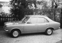 Le marche inglesi del gruppo Rootes, controllate da Chrysler, seguivano un design più simile a quello dei modelli americani ed australiani: questa è una Hillman Avenger GL del 1970.