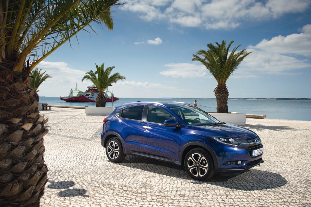 06 - 2015 HR-V FRONT 3_4 STAT