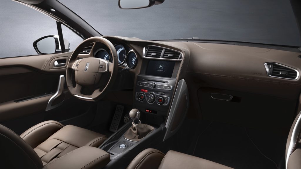 DS 4 interno