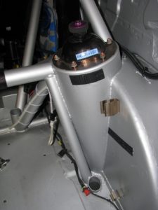 Il passaruota posteriore completamente ricostruito per alloggiare le ruote maggiorate, con la nicchia ricavata per alloggiare l’ammortizzatore. 