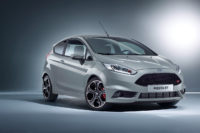 Ford Fiesta, da ST a ST200 - Ford, con poche ore di anticipo sull’apertura della kermesse ginevrina, ha comunicato una delle sue novità più interessanti. La Fiesta ST, dopo una cura ormonale, guadagna 18 CV e 40 Nm di coppia, e raggiunge i 200 CV e i 290 Nm.