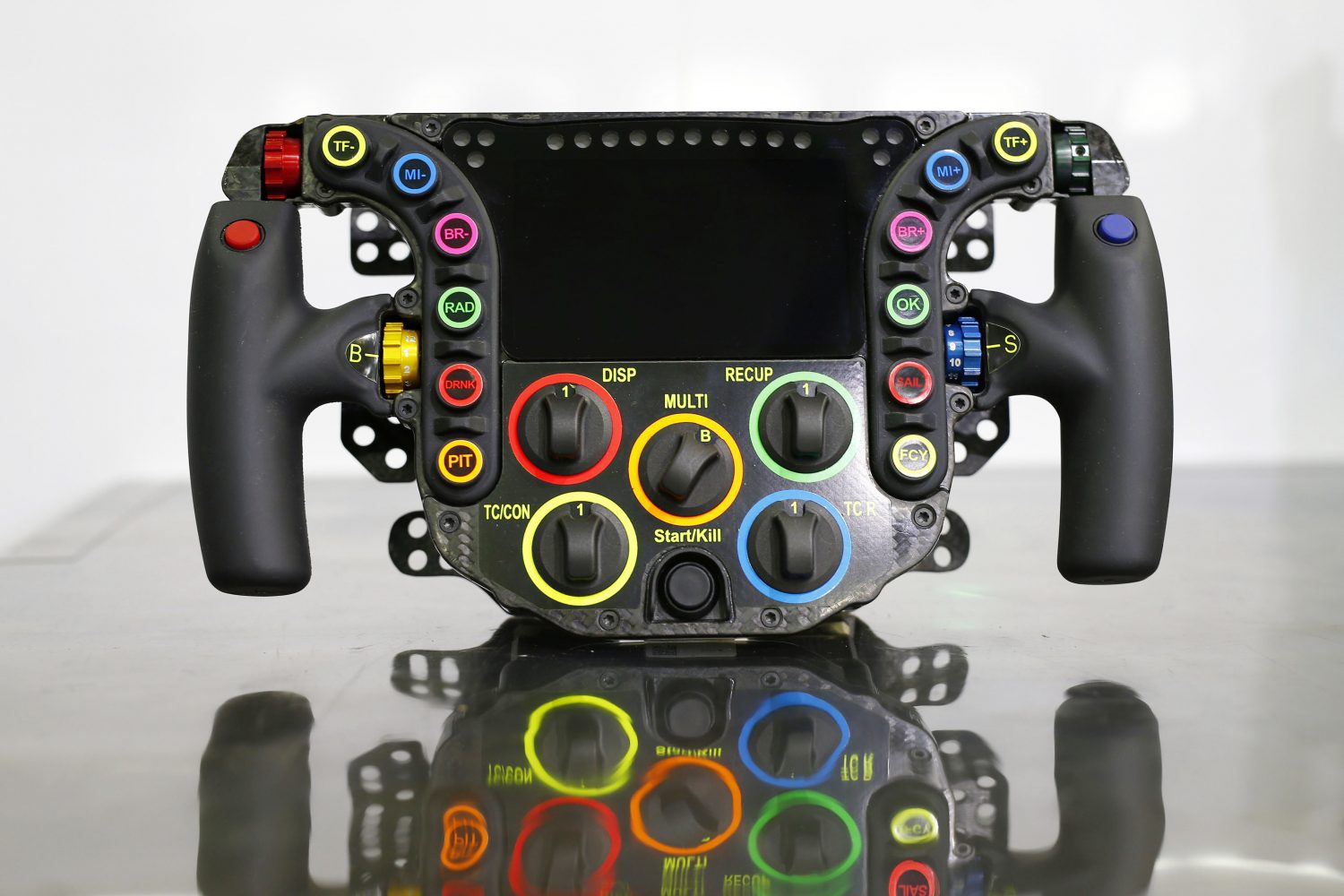 Il volante della Porsche 919 Hybrid