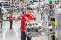Porsche fabbrica motori V8