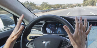 Guida autonoma Tesla