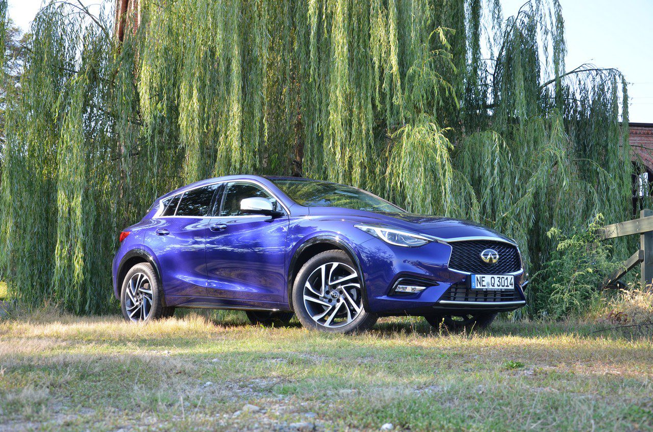 Infiniti Q30
