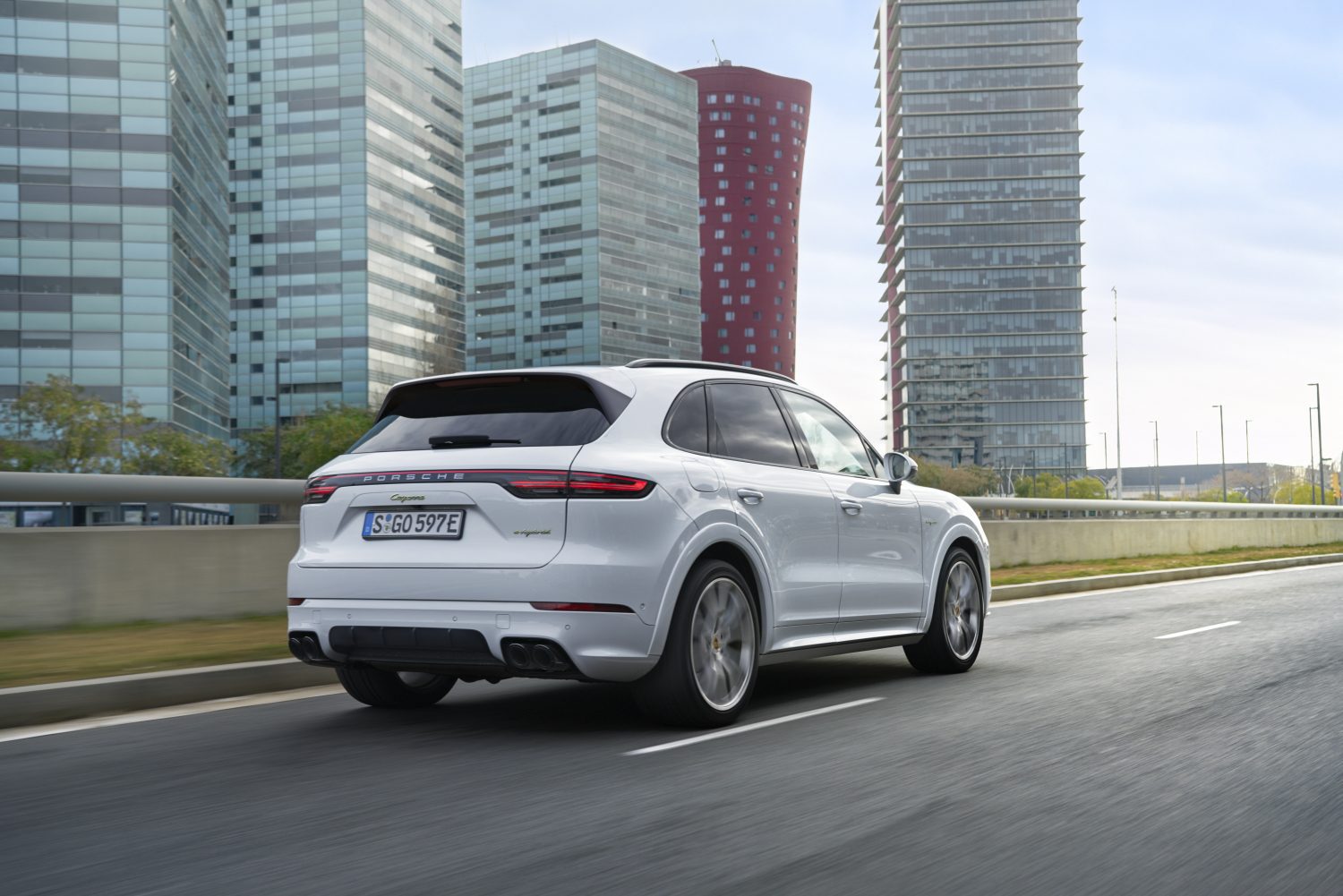 Porsche Cayenne ibrida plug in