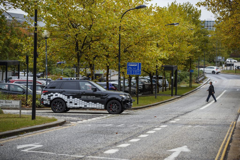 Range Rover guida autonoma