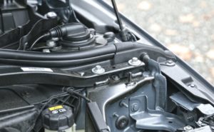 La BMW Serie 1, d esempio, ha un'eccellente sistema di isolamento del vano motore dalla vaschetta in cui preleva l'aria l'impianto di condizionamento, condizione per far lavorare meglio il filtro abitacolo.