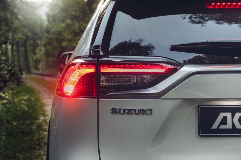 Suzuki Across ibrida plug-in