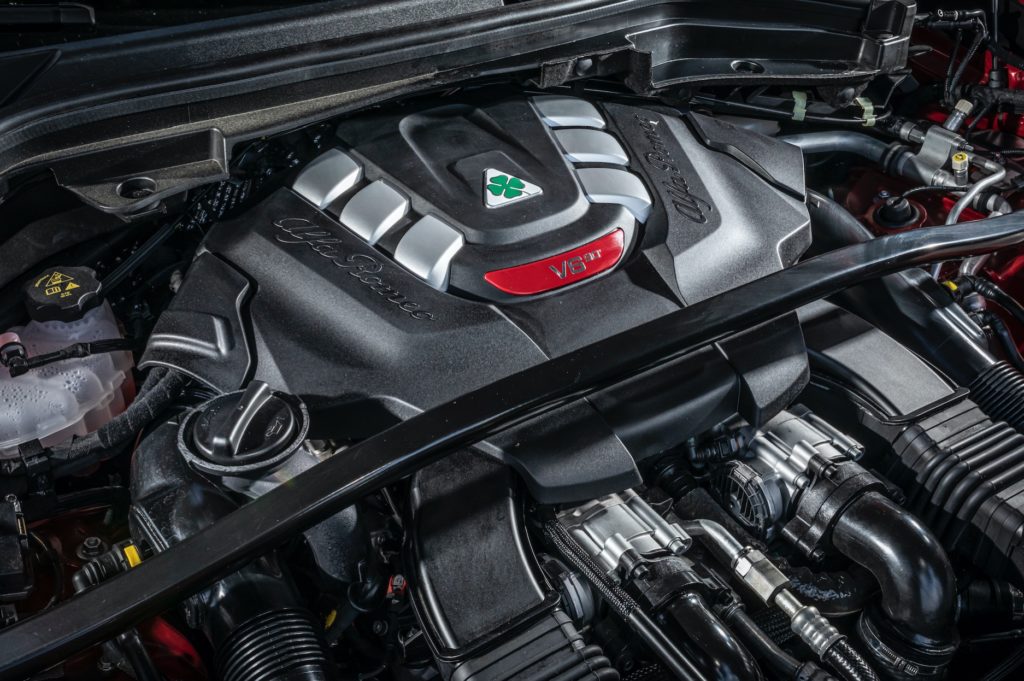 Alfa Romeo Stelvio Quadrifoglio è il SUV dell'anno