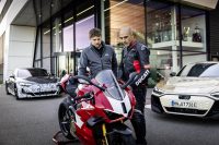 Audi e-tron GT e Ducati Panigale V4 R: DNA in comune
