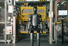 BMW come Tesla: userà robot umanoidi per costruire le auto del futuro Il robot che BMW ha testato con successo nella fabbrica di Spartanburg