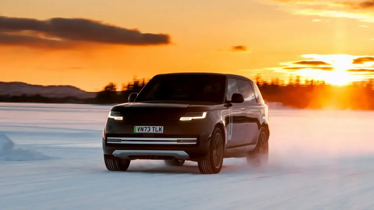 La Range Rover elettrica impegnata negli ultimi test di messa a punto