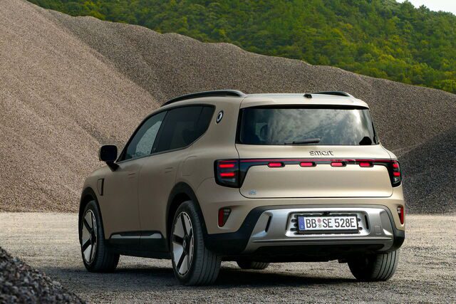 La smart #5 ha forme squadrate e vocazione offroad