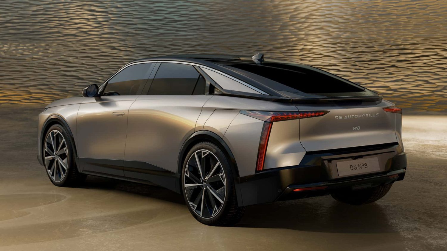 Realizzata sulla piattaforma STLA Medium, sarà disponibile con 2 batterie e 2 schemi di trazione: anteriore e integrale