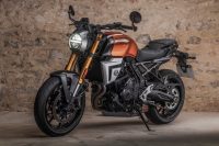 suzuki-gsx-8t-oro-lima-4-