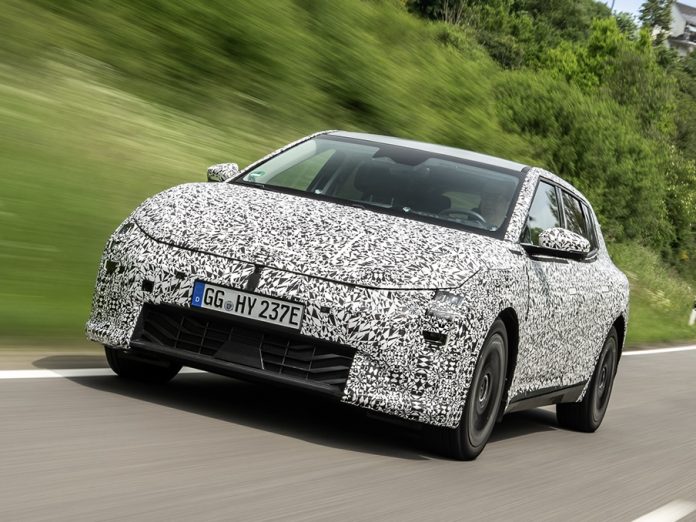 AT 2025 08 03 Kia EV4 1 Kia EV4