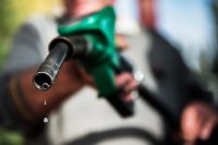 Dio, patria e accise, ovvero la beffa dello sconto sui carburanti