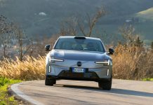 Volvo ES90, il lusso elettrico che ricarica a 800 volt Volvo