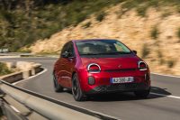 Nuova Renault Twingo E-Tech, la citycar intelligente nell’era dei Suv